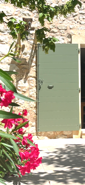 Fabrication de volets en bois exotique La Ciotat