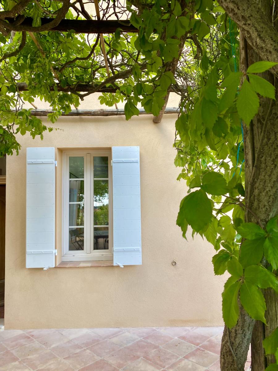 Prix pose de volets panneaux en bois massif exotique La Ciotat