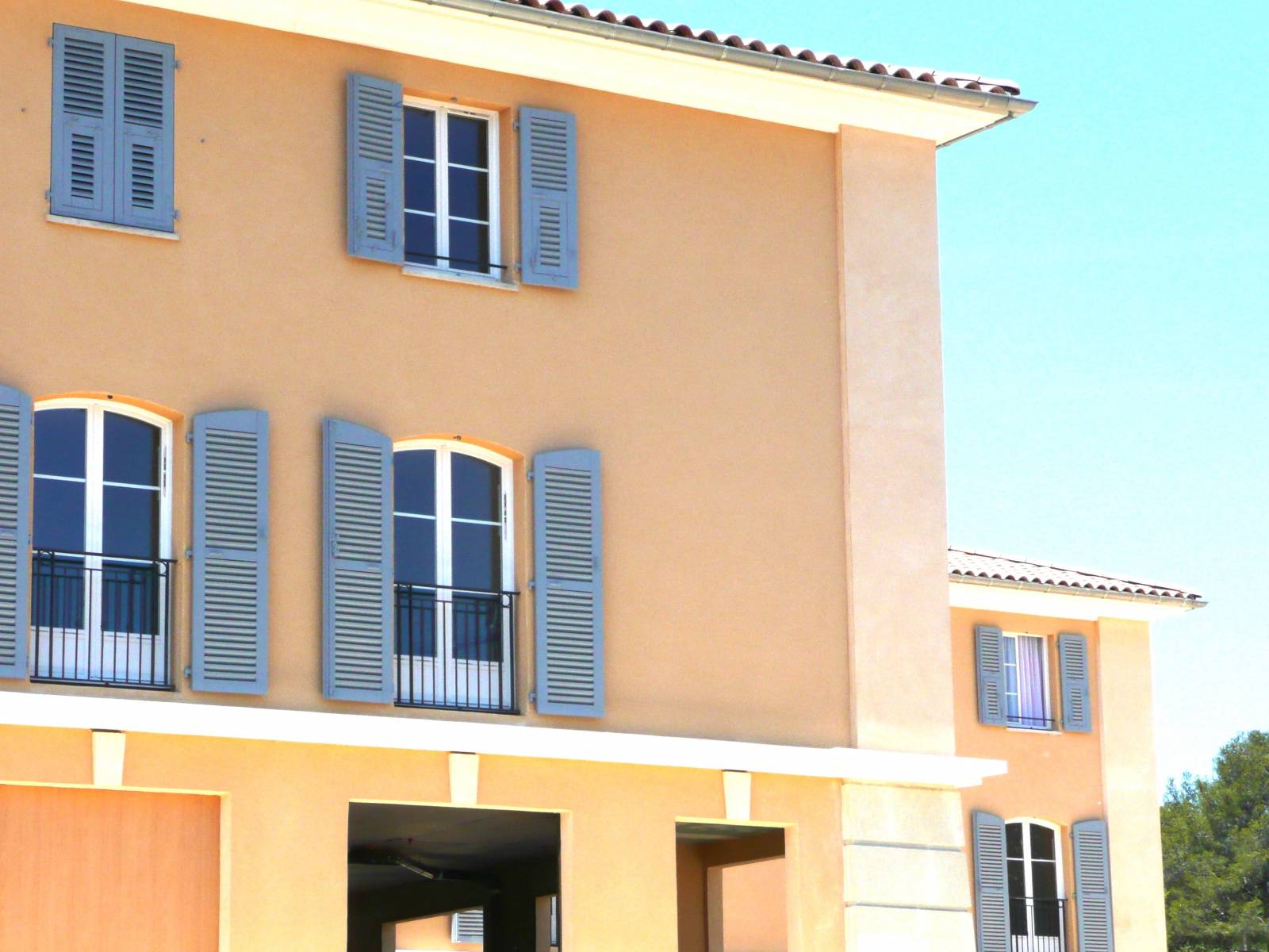 Tarif installation de volets persiennes à lames françaises Aubagne