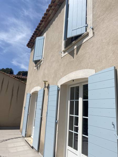 Réalisation de volets en bois CTBX de type provençaux à Auriol