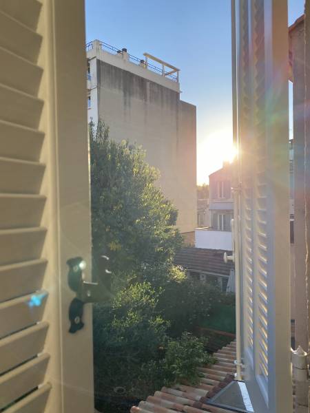 Pose de volets persiennes à Marseille par des artisans menuisiers