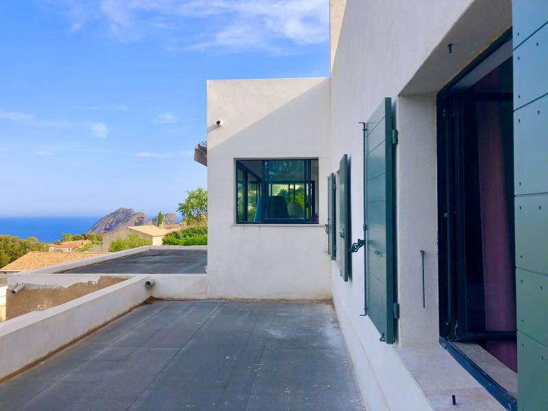 Voici des volets provençaux sur Sanary