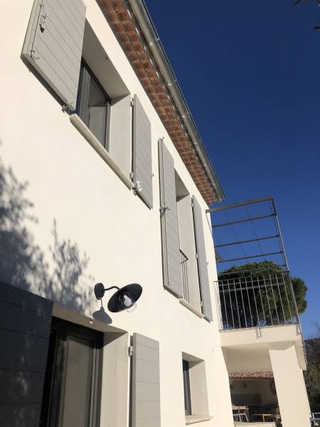 Profitez du beau temps qui approche pour programmer votre rénovation/fabrication de volets