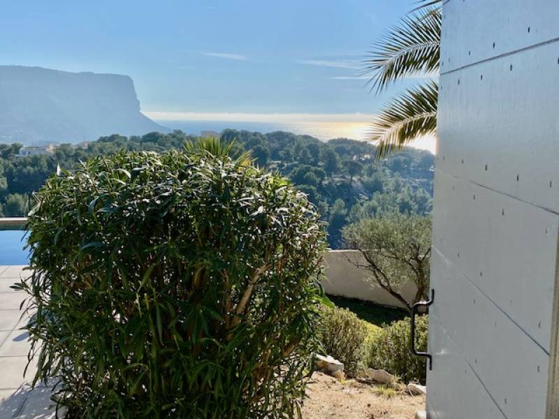 La pose de volets bois pour votre maison au bord de la mer 13, 83 et 84