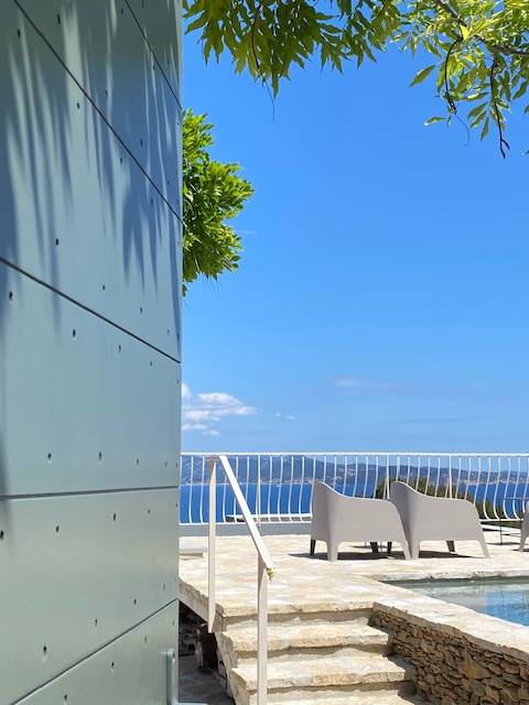 Suivez nous sur notre Instagram Boiseries Provençales et découvrez toutes nos créations