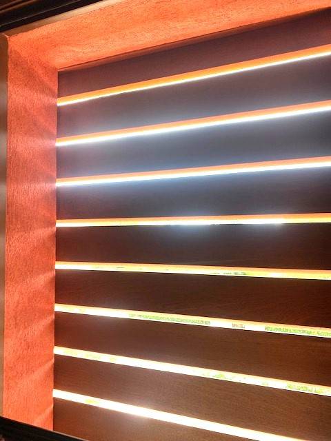 Réalisation de volets coulissants en bois exotique Sipo à lames pleines à Peypin proche de La Destrousse