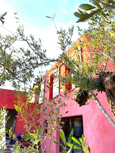 Réalisation de volets coulissants en bois exotique SIPO sur mesure pour une villa sur Auriol (13)