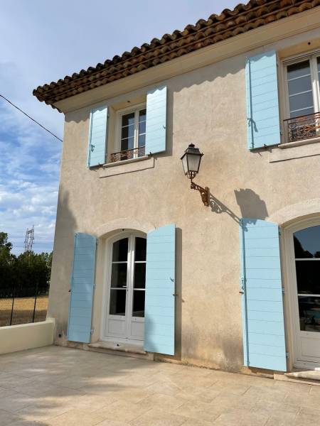 volets provençaux sur mesure en bois exotique CTBX à Bouc Bel Air