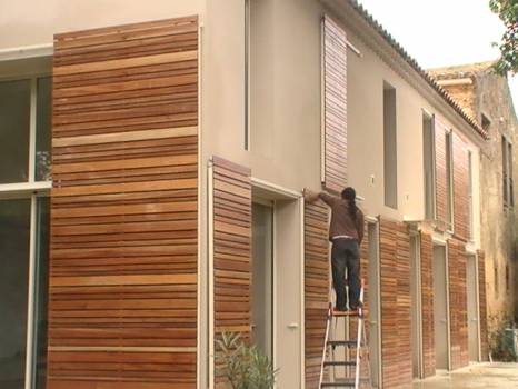 Fabricant de volets coulissants en bois exotique architecte Henri Gueydan