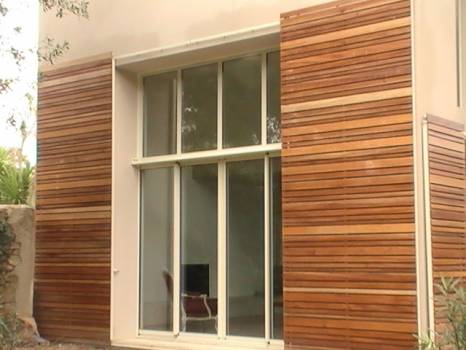 Fabricant de volets coulissants en bois exotique architecte Henri Gueydan