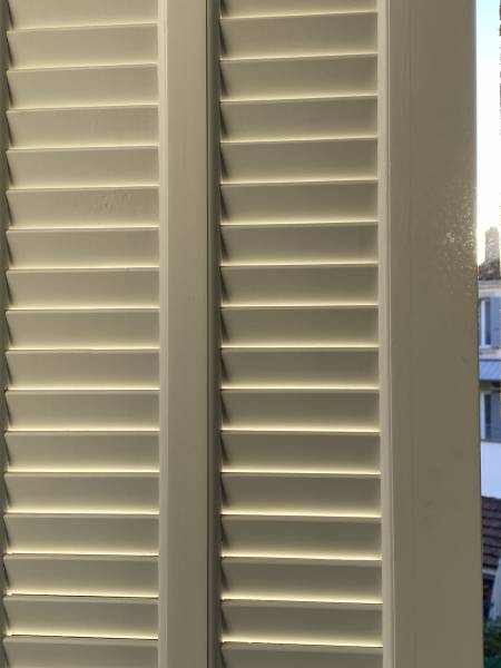 Pose de volets persiennes à Marseille par des artisans menuisiers