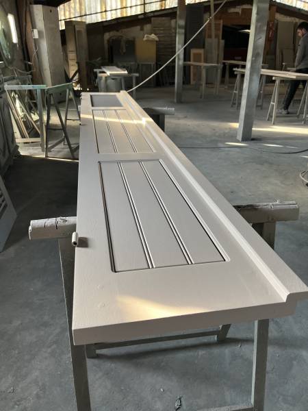 Fabrication et peinture de volets persiennes à lames à l’américaine à Auriol pour un client de Marseille