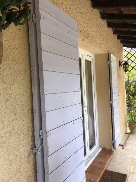 Fabrication de volets provençaux sur Aubagne à Beaudinard