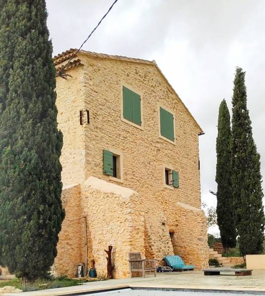 Réalisation de volets pour une grange rénovée, pose à neuf à Cabriès (13)