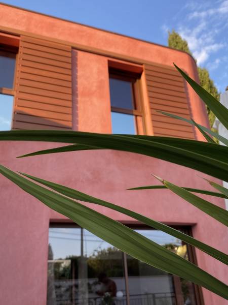 Volets coulissants en bois sur mesure à Aix-en-Provence