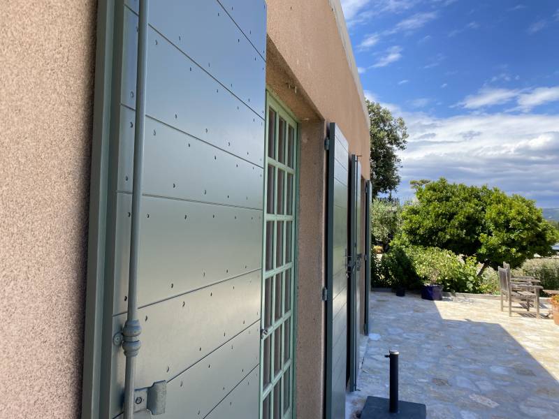 Volets battants  montés sur Auriol et livrés sur Roquevaire