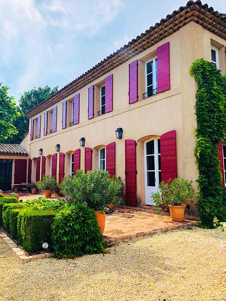 Suivez nos réalisations sur notre Instagram Boiseries Provençales