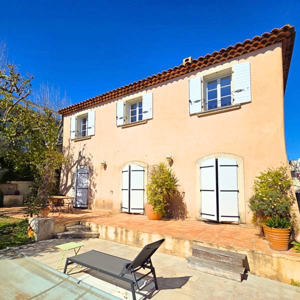 Remplacement de volets provençaux en CTBX Okoumé pour une villa aux Camoins à Marseille