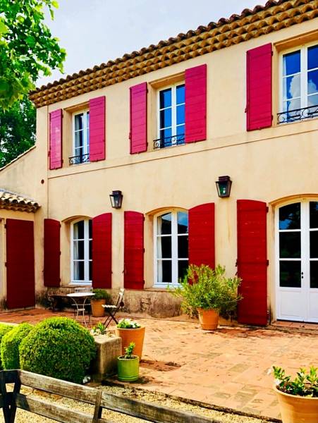 Suivez nos réalisations sur notre Instagram Boiseries Provençales
