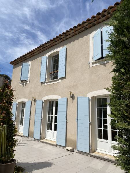 Réalisation de volets en bois CTBX de type provençaux à Auriol