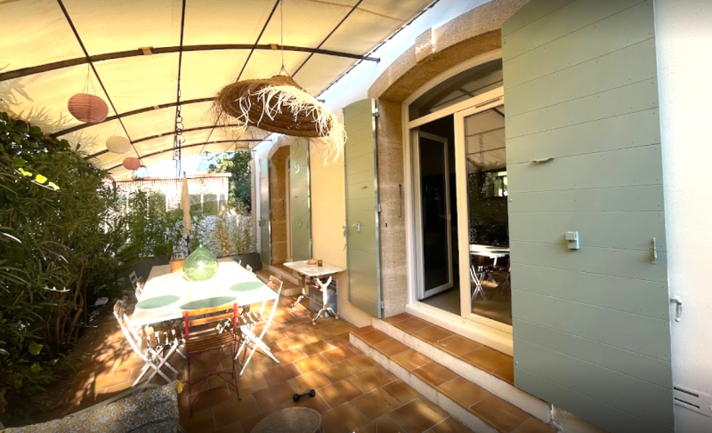 Volets bois provençaux en Okoumé du Gabon à la Destrousse