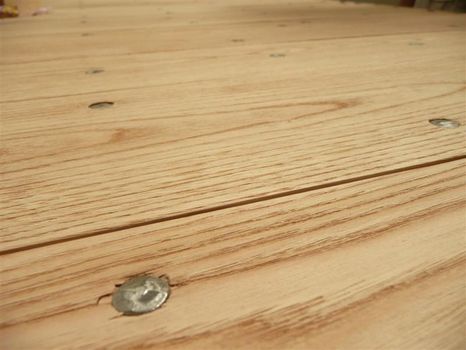 Le brossage en Menuiserie pour rénover vos volets