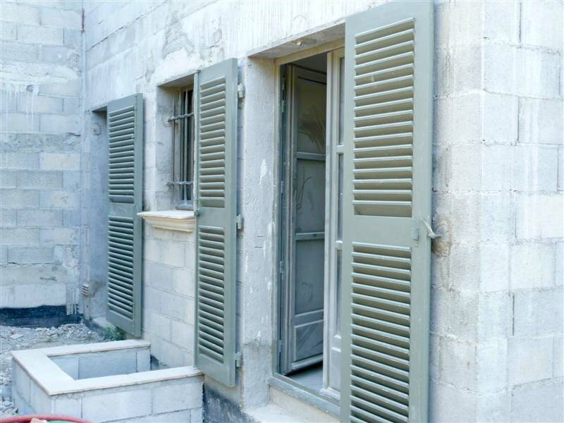 Fabrication de volet persiennes en bois fabriqués puis posés à Cassis