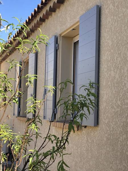 Fabricant et poseur de CTBX spécial volets en bois exotique sur Auriol