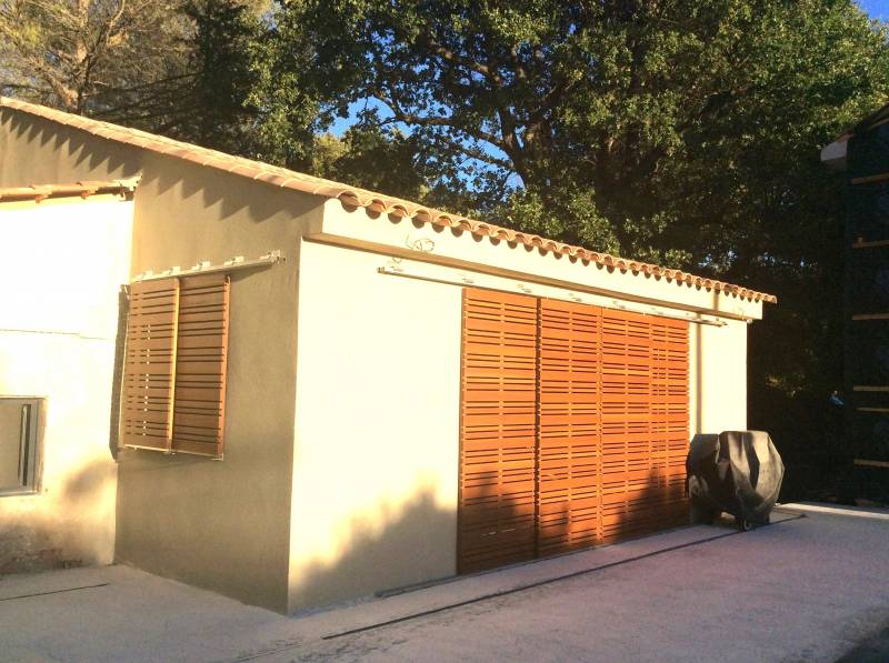 Fabrication de volets bois persiennes en essence Red Cedar pour une villa à La Bouilladisse