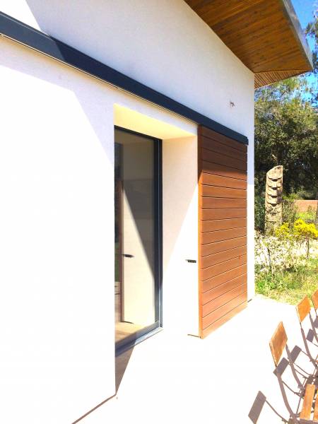 Vente de volets coulissants sur-mesure en bois exotique Sipo à Beaumont proche de la Fourragère ( Marseille )