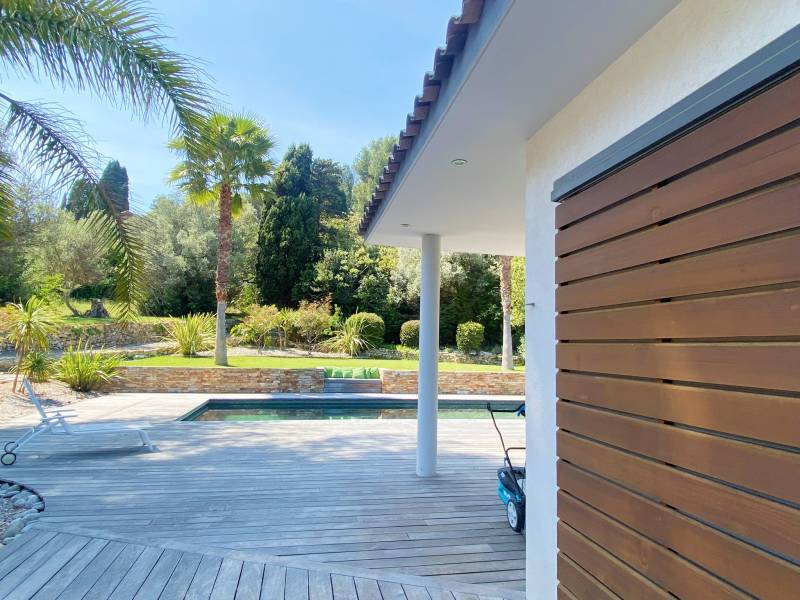 Volet bois sur mesure posés à Marseille aux Camoins