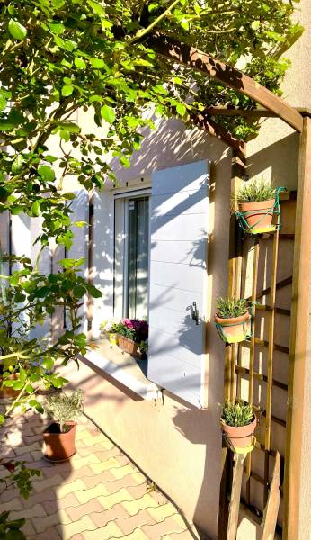 Volets en bois exotique contreplaqué en essence Okoumé à Roquevaire proche de Lascours