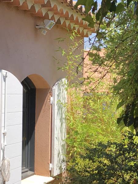 Fabrication de volets provençaux à lames croisées à Roquevaire