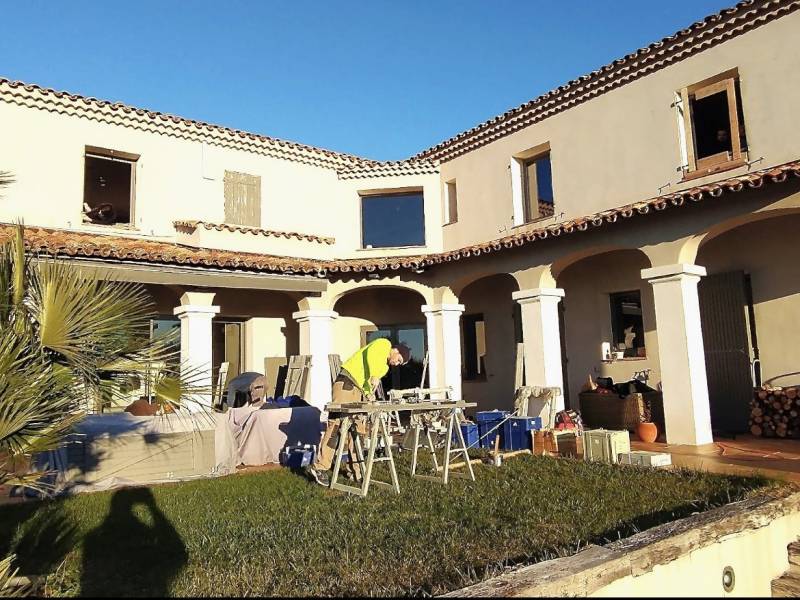 Chantier en cours de pose à Cassis dans les Bouches du Rhône par notre équipe de poseurs expérimentés