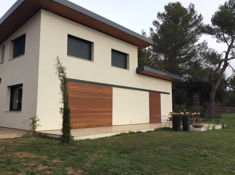 Nous réalisons vos volets coulissants avec livraison dans les Bouches du Rhône