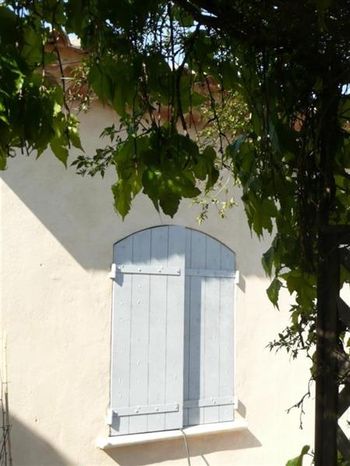 Pose de volets provençaux à Roquevaire