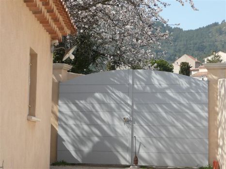 Pose de volets provençaux à Roquevaire