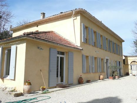 Fabricants de volets provençaux à Draguignan