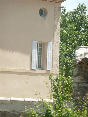 Fabrication de volets et persiennes en bois sur Marseille à monter soi-même