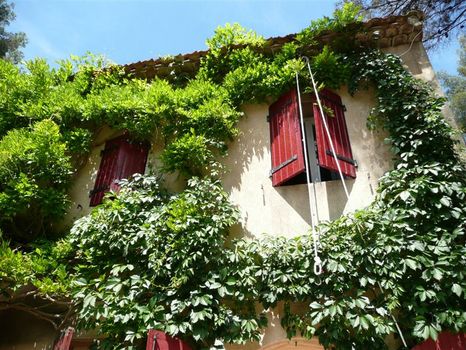 Création de volets provençaux à lames cloutées à Aubagne NOUVEAU!!! VOS VOLETS EN KIT