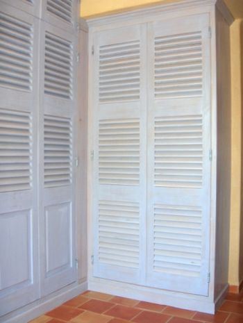 Réalisation de volets persiennes en  bois à l'intérieur posés à  Marseille