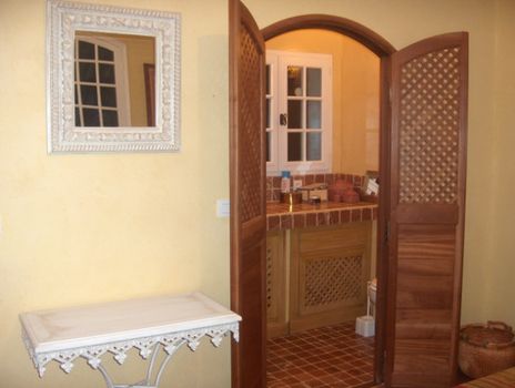 Fabrication de volets persiennes en décoration intérieure à Auriol