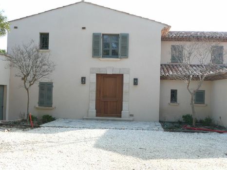 Fabrication de volets persiennes en bois sur Gémenos