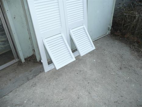 realisation  de volets en bois par des artisans menuisiers du sud de la France