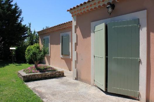 Pose de volet provençaux à Alliens