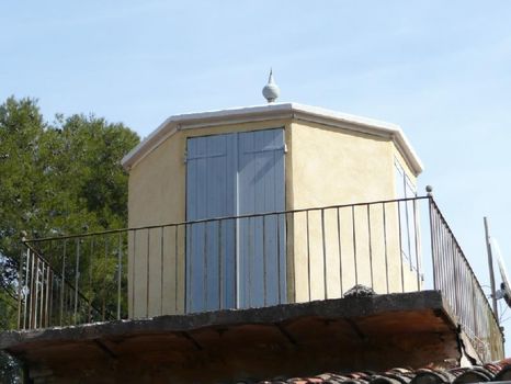 Voici des volets provençaux sur Sanary