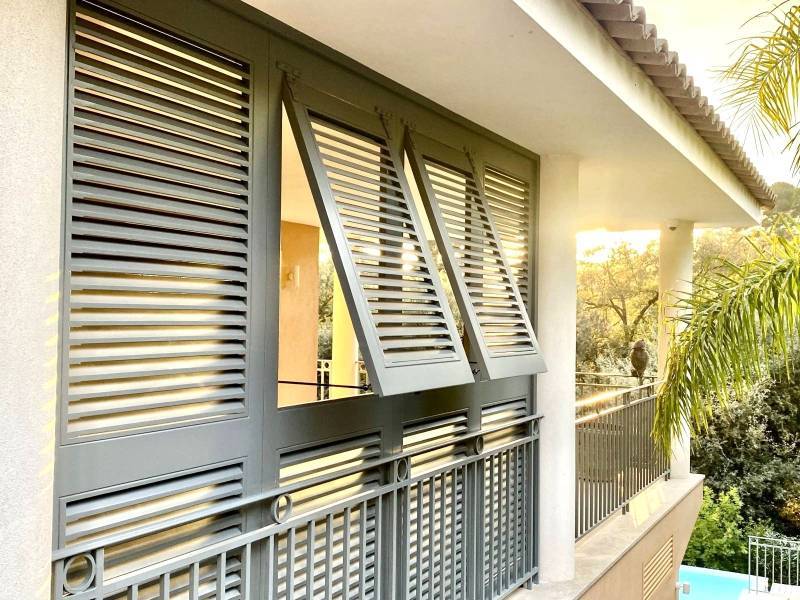 Les différents types de volets bois et leurs caractéristiques