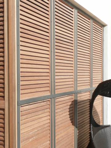 Fabrication de volets coulissants en bois de Mélèze posé à Aix en Provence