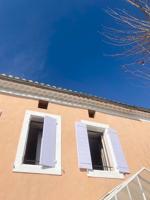Conception de volets provençaux en bois exotique pour un client à Marseille ( Saint Barnabé )